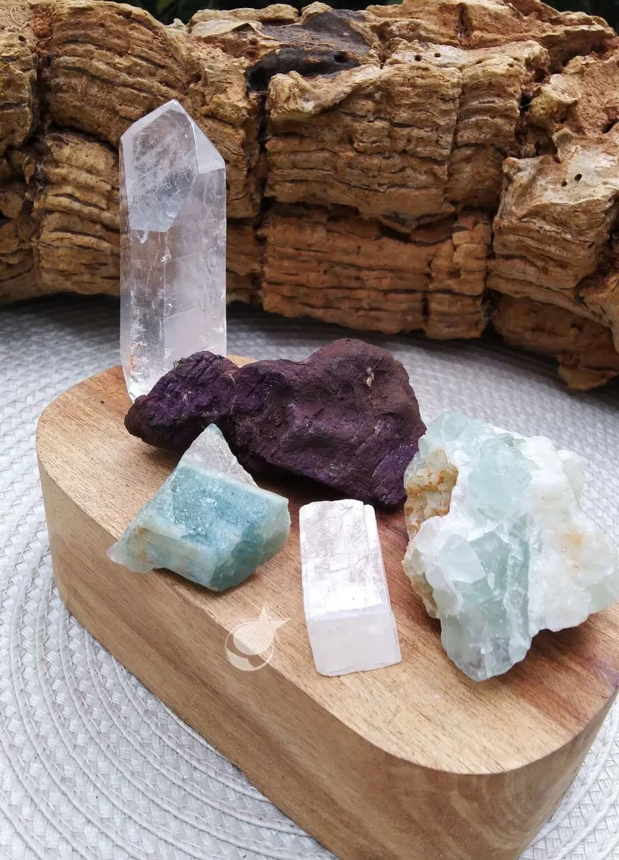 kit_cristais_para_meditacao_fluorita_calcita_otica_purpurita_agua_marinha_cristal_7327_1_896294fffe17e4d6c0a348116282f733